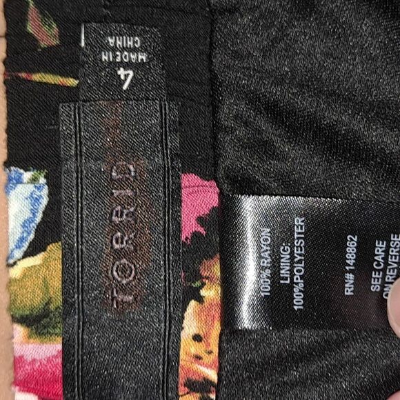 Torrid Ladies Shorts. NWOT - Picture 5 of 9